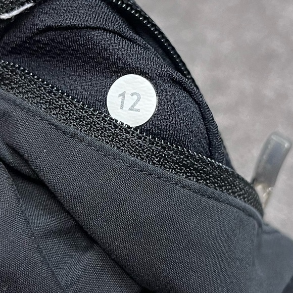 lululemon shorts size 12 - Picture 5 of 5